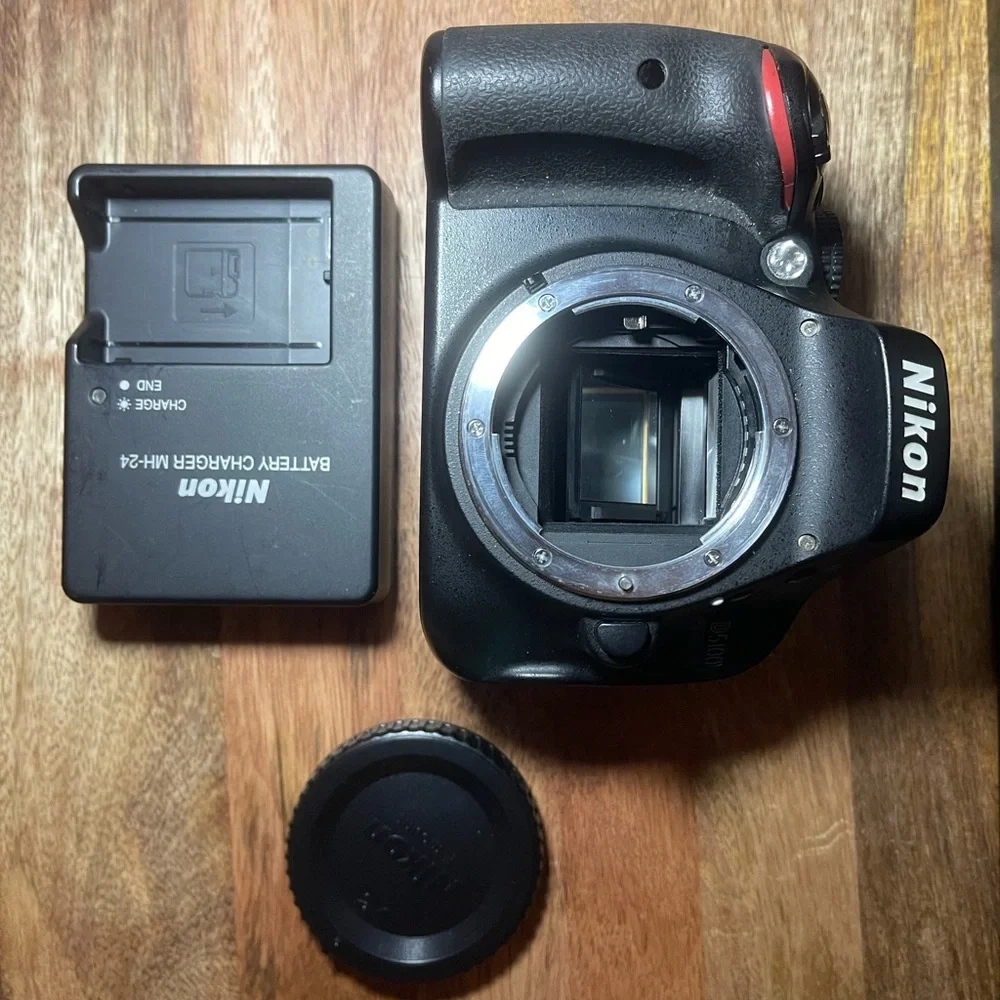 Nikon D5100 DSLR Camera Body + Battery + Charger